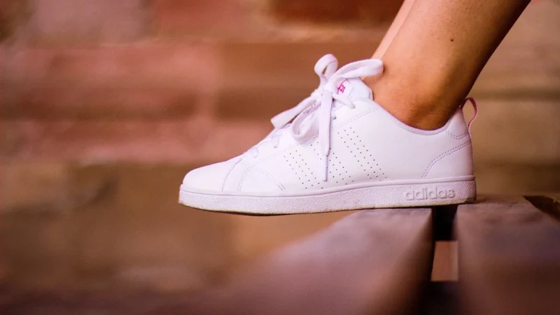 adidas Buty Courtsmash F36262 Biały