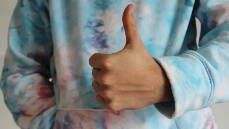 Cropp – Koszulka z wzorem tie-dye – Niebieski