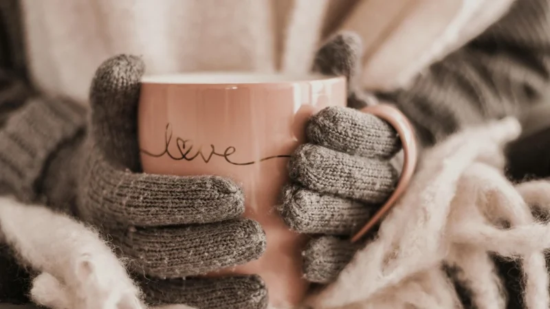 Custommade sweter wełniany damski kolor beżowy z półgolfem