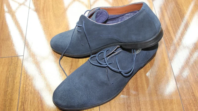 Eleganckie zamszowe spodnie o kroju cygaretki (Bordowy, S)