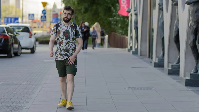 ESPRIT T-shirt w kolorze kremowym ze wzorem