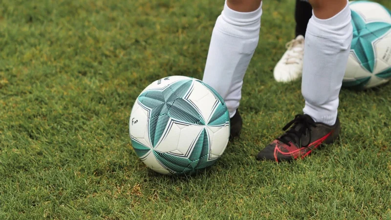 Piłka nożna adidas Al Rihla Club Ball biało-czarno-różowa H57778