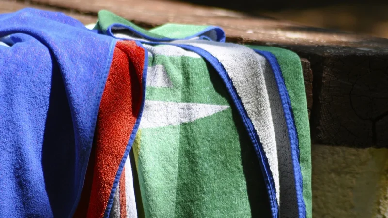 ręcznik plażowy Emporio Armani – różowy