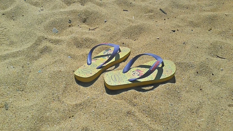 TOMMY HILFIGER FOOTBED FLAT BEACH > FW0FW04793-0KP