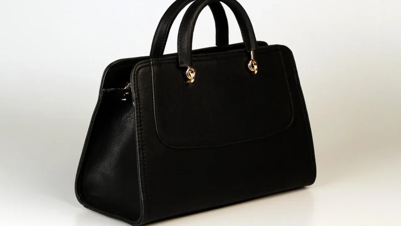 Torebka GUESS – Eco Gemma Crossbody Swing Pack HWEYG8 39514 BLA