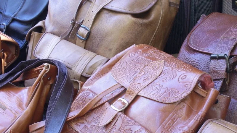 Torebka TOMMY HILFIGER – Th Timeless Med Tote Corp AW0AW11536 0GY