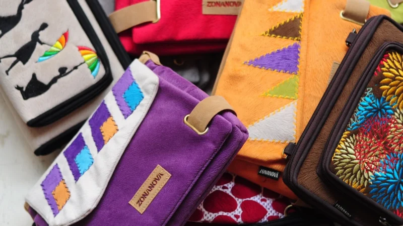 Torebka TOMMY HILFIGER – Veg Luxe Fold Clutch AW0AW11360 ABR